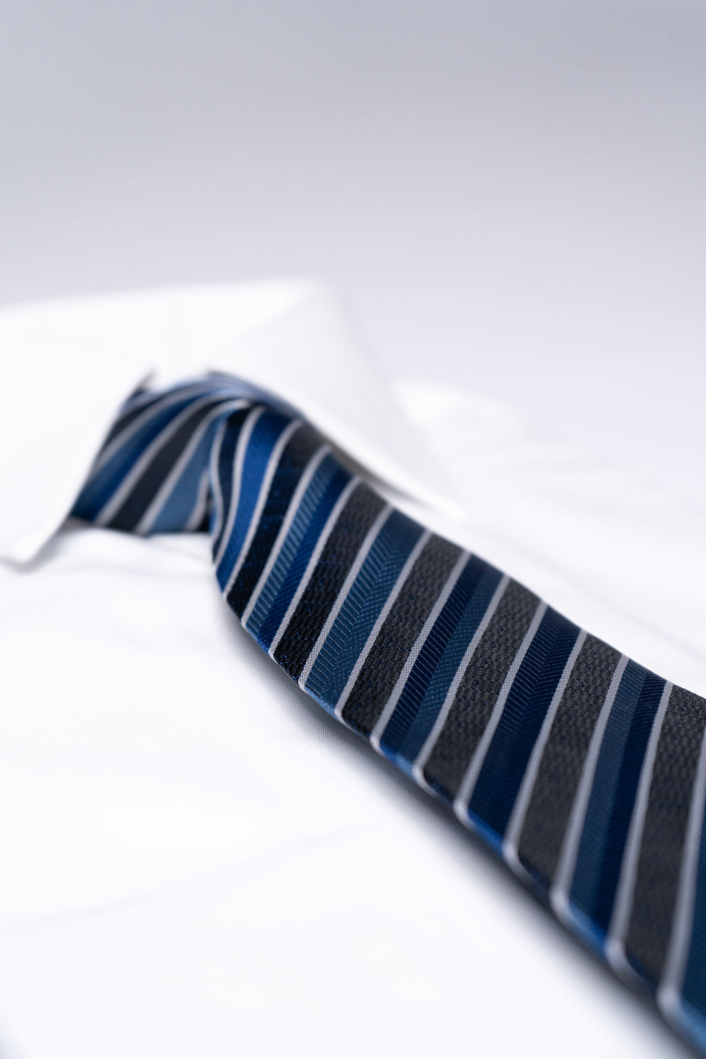 The Oxford Line - Adriatic Blue & White